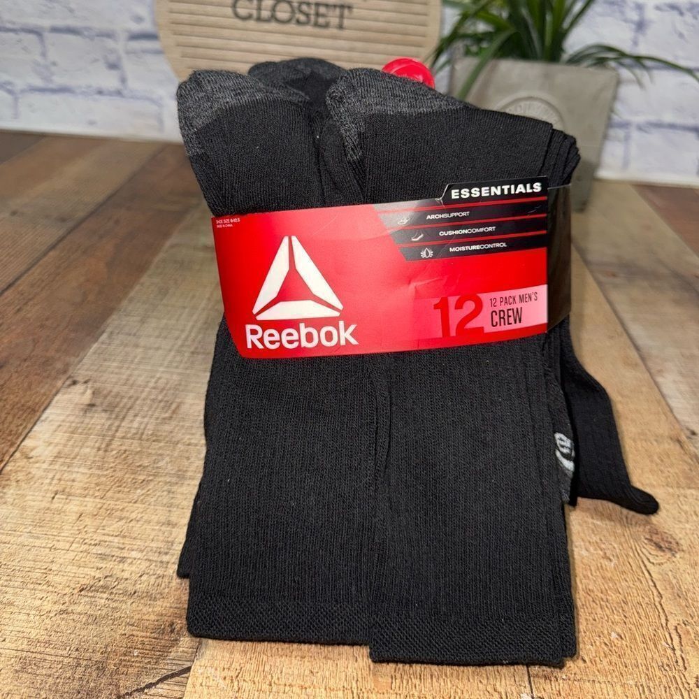 New Mens Reebok 12 Pack Performance Crew Socks.
Size 6-12.5 
Black